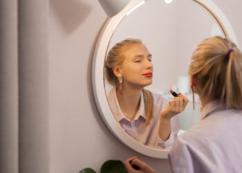 បបូរមាត់ដ៏ទាក់ទាញ