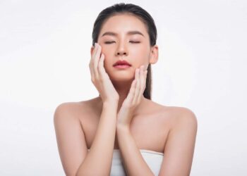 អាថ៌កំបាំងដ៏អស្ចារ្យជូនស្រ្តីគ្រប់រូប… ទម្លាប់ធ្វើរឿងទាំងនេះ អាចធ្វើឱ្យសម្រស់អ្នកនៅក្មេងជាងវ័យ