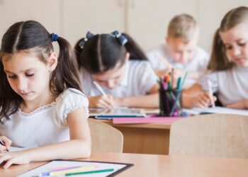 ស្វែងយល់ពី វ័យសមស្រប​របស់កុមារ សម្រាប់​ការចូលសាលារៀនលើកដំបូង!