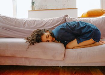 ចលនាយូហ្គា (YOGA) ទាំង ៤ សម្រាប់កាត់បន្ថយអាការឈឺចាប់នាពេលមានវដ្តរដូវ