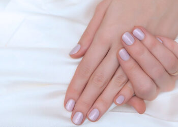 ចង់បានក្រចកដៃជើងរឹងមាំ… សូមអនុវត្តប៉ុន្មានគន្លឹះខាងក្រោមនេះ