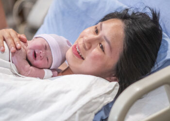 តើមានអ្វីកើតឡើងចំពោះរូបរាងកាយម្តាយ… ក្រោយពេលទើបឆ្លងទន្លេរួច?