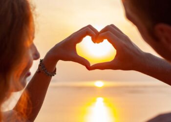 ថ្វីបើនៅឆ្ងាយពីគ្នា… គន្លឹះទាំងនេះអាចជួយឲ្យទំនាក់ទំនងរបស់អ្នកនៅតែ​ដំណើរការល្អ