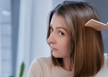 មកដឹង ៥គន្លឹះដែលធ្វើឱ្យសក់អ្នកឆាប់ដុះ និងមានទម្ងន់ក្រាស់ល្អ!