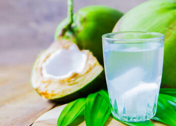 តិចអត់ដឹង? …ទឹកដូងមានផ្ទុកគុណប្រយោជន៍ចំពោះសុខភាពយ៉ាងច្រើនដល់ម្លឹង