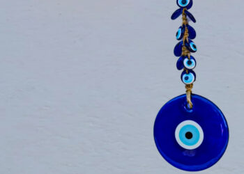 Evil Eye Jewelry មានការពេញនិយមយ៉ាងខ្លាំង… ជាត្បូងនាំសំណាង និងការពារថាមពលអវិជ្ជមាន