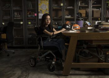 ពិការ រូបកាយ តែមិនពិការ ចិត្ត! ស្រ្តីម្នាក់ តស៊ូជម្នះព្រោះចង់ឃើញជនមានពិការភាព មានសិទ្ធស្មើគ្នានៅក្នុងសង្គម