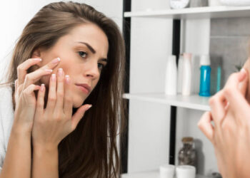 នារីៗ! បើមិនចង់ឱ្យមុខឆាប់ចាស់ សូមកាត់បន្ថយប្រភេទអាហារទាំងនេះ