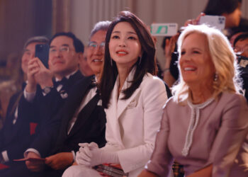 Kim Keon-hee ស្រ្តីទីមួយ កូរ៉េខាងត្បូង លេងឈុតសម្លៀកបំពាក់បែបផ្លូវការ​ ស្អាតខ្លាំង មិនចាញ់តារា