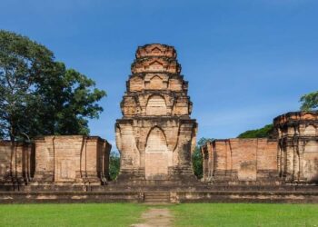 មកស្គាល់ ប្រាសាទក្រវ៉ាន់ដែលទេសចរមិនគួររំលង