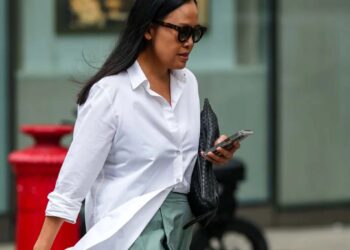 Not-so-plain white T-shirt… Not too ordinary as you think