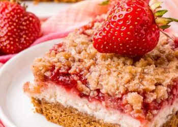 Strawberry Crumble CHEESECAKE BARS