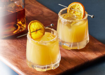 WHISKEY ORANGE is a fun and fresh drink at night
