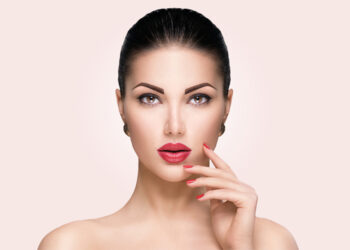 Destructive Habits That Can Ruin Your Eyelashes