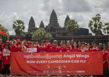AirAsia Cambodia ផ្តល់បទពិសោធហោះហើរដល់កុមារខ្វះលទ្ធភាពចំនួន៧៥នាក់ ដើម្បីគាំទ្រយុទ្ធនាការ«ទស្សនាសៀមរាប ឆ្នាំ២០២៤»
