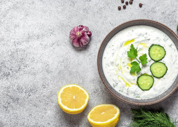 ចង់ញ៉ាំសាឡាត់សុខភាពឆ្ងាញ់ទេ? អាចសាកល្បងវិធីធ្វើទឹកសាឡាត់ទាំង 5 រសជាតិខាងក្រោម