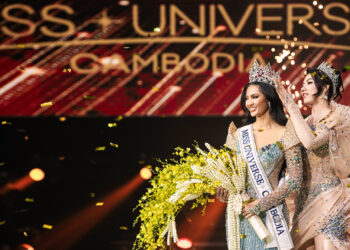 ”ប្រាសាទ ដាវីន” ស្ត្រីដំបូងបង្ដើតប្រវត្តិសាស្ត្រថ្មី ជាស្ត្រីដែលជាម្តាយដំបូង ក្លាយជាបរវកញ្ញាចក្រវាលកម្ពុជា Miss Universe Cambodia 2024