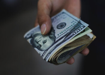 ធនាគារជាតិ អនុញ្ញាតឱ្យប្រើប្រាស់ប្រាក់ដុល្លារចាស់ឬប្រឡាក់នៅទូទាំងប្រទេស