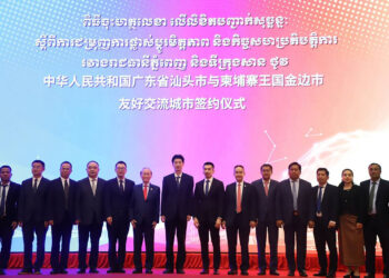 កម្ពុជានឹងបន្តគាំទ្រដល់អ្នកវិនិយោគចិន លើផ្នែកទេសចរណ៍ អចលទ្រព្យ ហេដ្ឋារចនាសម្ព័ន្ធរូបវន្ត សេវាកម្ម វាយនភណ្ឌ ពាណិជ្ជកម្ម និងឧស្សាហកម្ម