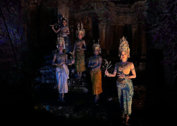 របាំអប្សរា ជារបាំប្រពៃណីដ៏ស្រស់ស្អាត ឆ្លុះបញ្ចាំងកិរិយាមាយាទល្អផូផង់ របស់ស្រ្តីខ្មែរ