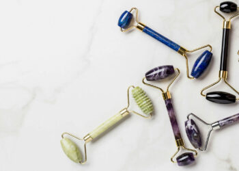 តើ Gemstone Facial Roller ជាអ្វី?