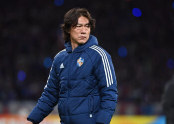 រដ្ឋសភាកូរ៉េខាងត្បូងកោះហៅ Hong Myung-bo និងអ្នកផ្សេងទៀតមកស៊ើបអង្កេតដំណើរការជ្រើសរើសគ្រូបង្វឹក