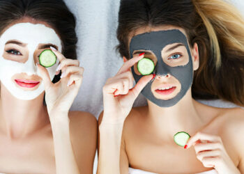 រូបមន្តម៉ាសធម្មជាតិទាំង 6 ដើម្បីធ្វើឱ្យអ្នកមានអារម្មណ៍ថាកំពុងស្ប៉ានៅផ្ទះ