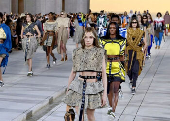 សំណង់អគារស្ថាបត្យកម្មល្បីទាំង 4 ជាទីតាំងដ៏ស្រស់ស្អាតសម្រាប់សម្តែងកម្មវិធីដើរម៉ូដ