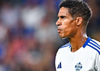 ខ្សែការពារបារាំង Raphael Varane កំពុងពិចារណាលើការចូលនិវត្តន៍ ដោយសារបញ្ហារបួស
