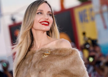 Angelina Jolie បានពាំនាំ Maria Callas ឱ្យរស់រានមានជីវិតឡើងវិញនៅក្នុងកម្មវិធីមហោស្រពភាពយន្តទីក្រុង Venice