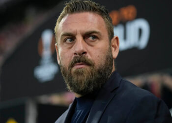 Roma បានបណ្តេញអ្នកចាត់ការ Daniele de Rossi ត្រឹមតែបួនប្រកួតប៉ុណ្ណោះ ក្នុងរដូវកាលថ្មី Serie A