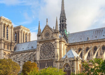 Notre Dame de Paris ត្រូវបានបើកដំណើរការឡើងវិញ