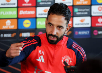 Ruben Amorim រំពឹងថាការបង្ហាញខ្លួនជាលើកដំបូងរបស់ Leny Yoro សម្រាប់ Manchester United អាចជួយក្រុមបានច្រើន