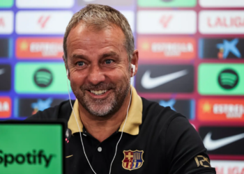 អ្នកគ្រប់គ្រងរបស់ Barcelona ជឿជាក់ថាក្រុមបាននៅទ្រឹង ប៉ុន្តែរក្សាទំនុកចិត្ត 100% លើ Flick