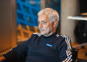 Mourinho បានចាកចេញពីប្រទេសទួរគី ដើម្បីទទួលការវះកាត់ ហើយគាត់នឹងត្រលប់មកដឹកនាំក្រុមវិញនៅថ្ងៃដំបូងបន្ទាប់ពីថ្ងៃឈប់សម្រាក