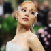 (Khmer) Swarovski ស្វាគមន៍ Ariana Grande ជាឯកអគ្គរដ្ឋទូតចុងក្រោយ