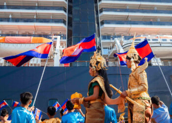 កម្ពុជា ស្វាគមន៍នាវាអន្តរជាតិ WESTERDAM ដែលមានភ្ញៀវទេសចរប្រមាណជិត ២ពាន់នាក់