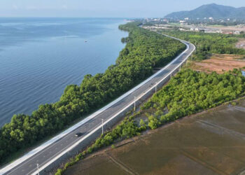 វិថីតេជោសន្តិភាពឆ្នេរអង្កោល គឺខ្សែផ្លូវដ៏ប្រណីតដែលកំពុងលើកសម្រស់ខេត្តកែប