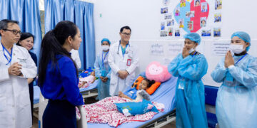 លោកជំទាវបណ្ឌិត ពេជ ចន្ទមុន្នី ហ៊ុនម៉ាណែត អញ្ជើញពិនិត្យវឌ្ឍនភាពគម្រោងវះកាត់បេះដូងកុមារ នៅមន្ទីរពេទ្យកុមារជាតិ